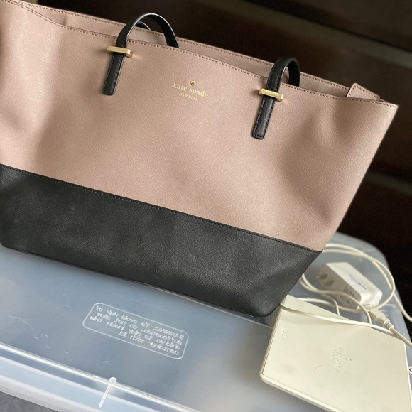 Kate Spade Charging Purse + matching wallet - Picture 2 of 3